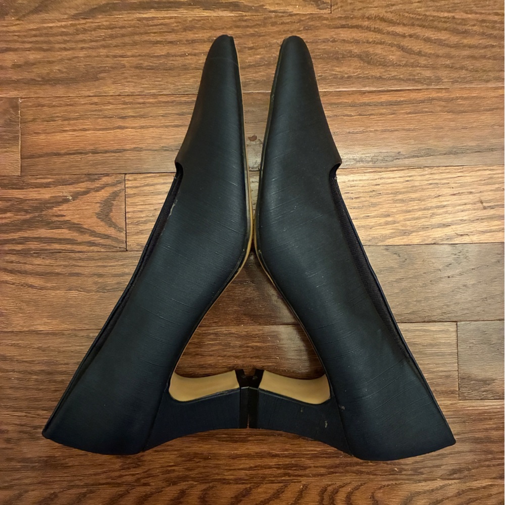 NIB Soft Flexible Navy Pumps 2.5" Heel Size 10 - Picture 5 of 14